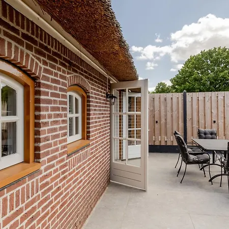 Villa Villa *